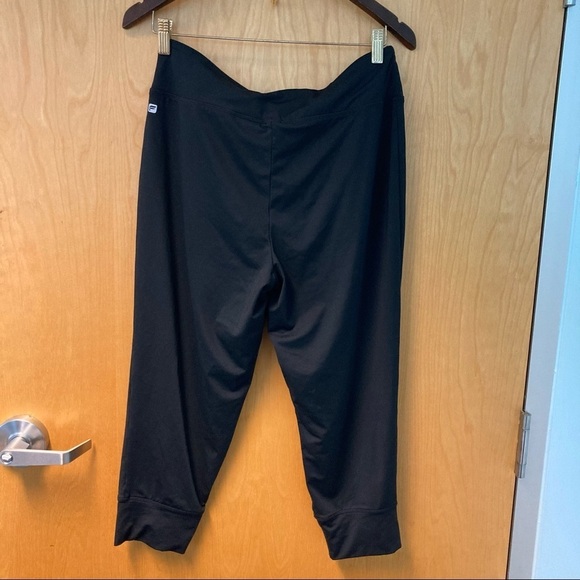 FABLETICS Sz M Jersey Knit Crop Capri Pleated  Front Athletic Pants - Picture 4 of 5